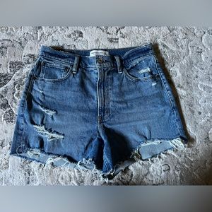 Abercrombie & Fitch High Rise 4” Mom Short…Size 28/6